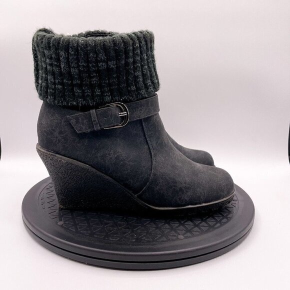 MUK LUKS WOMENS GEORGIA Knit Distressed Wedge BUCKLE STRAP ANKLE BOOTS Size 7 - Picture 2 of 11